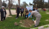 غرس نهال با حضور معاون فرماندار گمیشان در روز طبیعت 