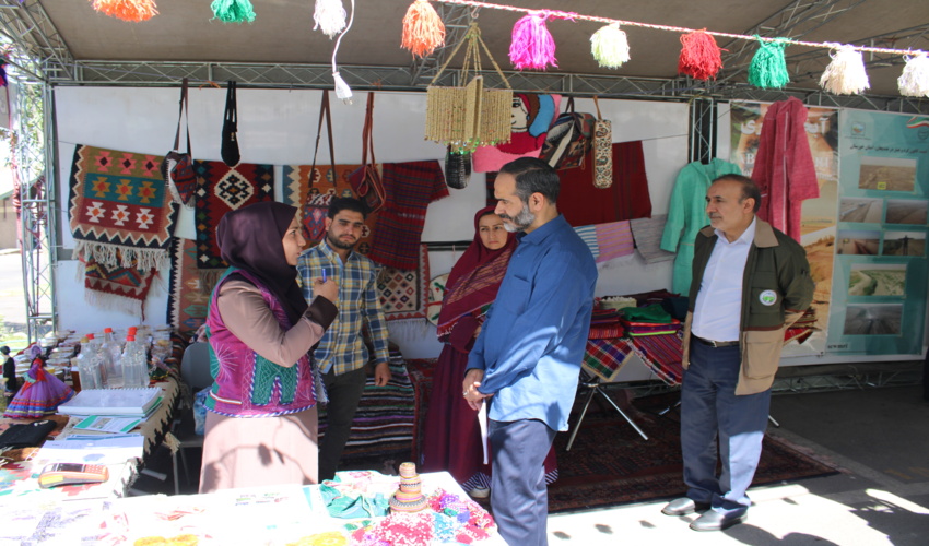 غرفه دستاوردهای ترسیب کربن در نمایشگاه گرامیداشت روز جهانی مقابله با بیابانزایی و خشکسالی