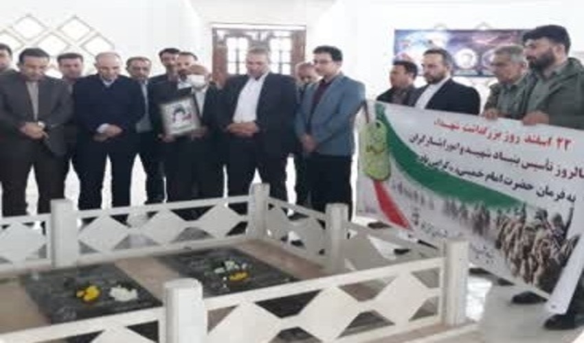 غبارروبی مزار شهدای گمنام در آق قلا برگزار شد