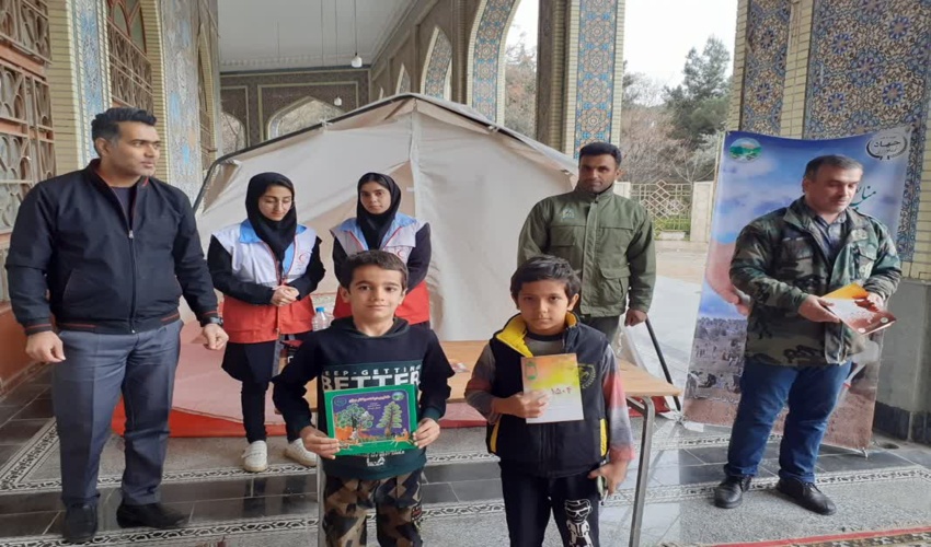 بروشور و کتابچه های ترویجی منابع طبیعی در علی آباد توزیع شد