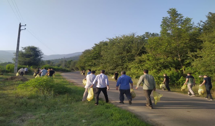 جنگل قرن آباد گرگان با همکاری جمعی از طبیعت دوستان پاکسازی شد 