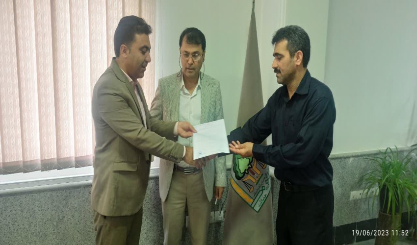 انعقاد تفاهم نامه طرح مردمی کاشت یک میلیارد درخت با دهیار روستاهای کاشیدار و تیل آباد