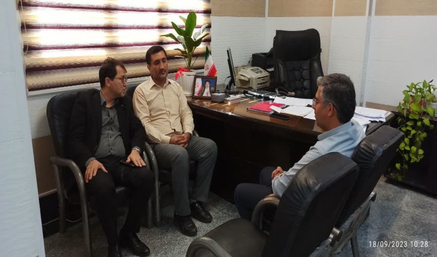جلسه سرپرست منابع طبیعی و آبخیزداری با بخشدار بخش مرکزی آزادشهر