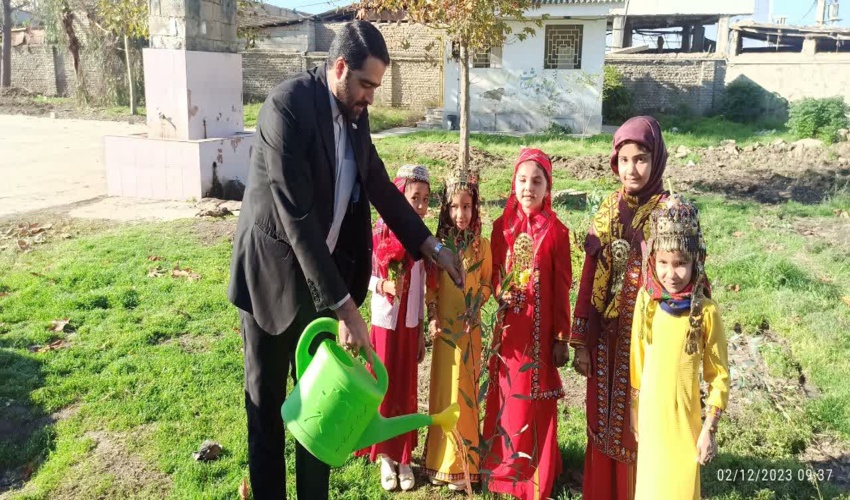 آغاز رسمی طرح مردمی کاشت یک میلیارد درخت در شهرستان آزادشهر