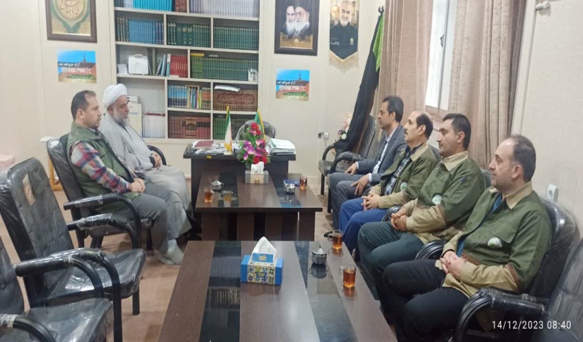 دیدار سرپرست منابع طبیعی و آبخیزداری با امام جمعه آزادشهر 