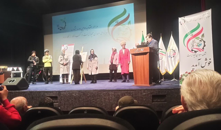 تقدیر از همیار طبیعت آزادشهری در جشنواره جایزه ملی وجدان محیط زیست 