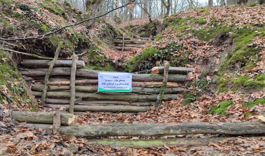 احداث 60بند چوبی و مشبک با هدف پیشگیری از فرسایش خاک در النگدره 