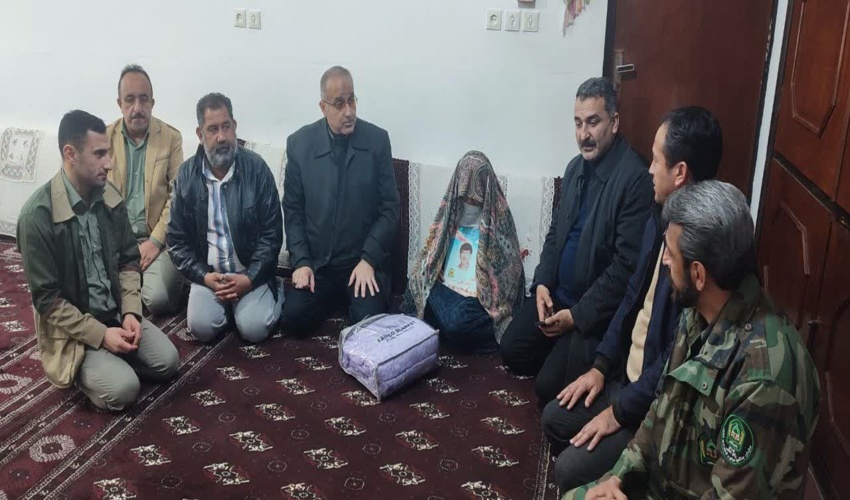 بازدید رئیس منابع طبیعی و آبخیزداری علی آبادکتول از خانواده شهید نظری 