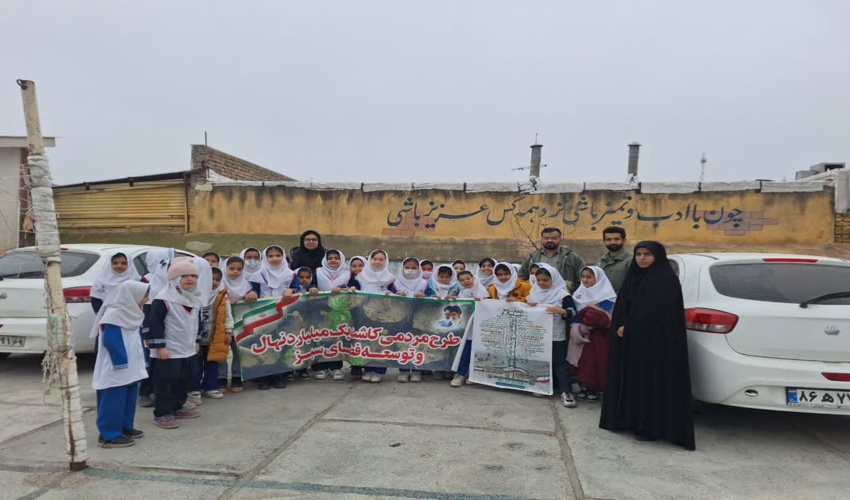 کاشت نهال به مناسبت هفته پاک در مدرسه فجر شهرستان کلاله
