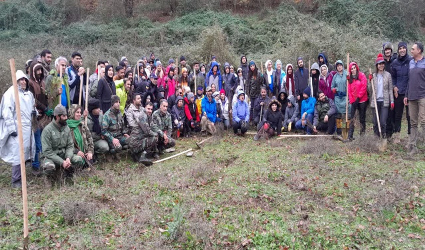 تشکل مردمی حافظان هیرکانی از سراسر کشور 1800 اصله نهال جنگلی و بومی در کردکوی غرس کردند