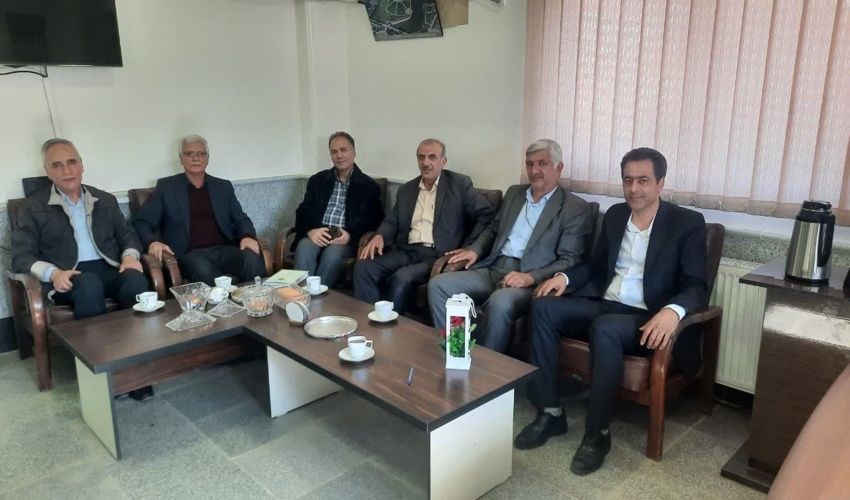 نشست صمیمی با روسای بازنشسته اداره منابع طبیعی شهرستان آزادشهر