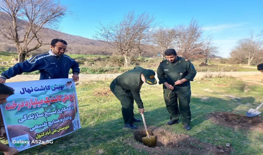 1400 نهال گونه های بومی جنگل در دهنه زرینگل غرس شد 
