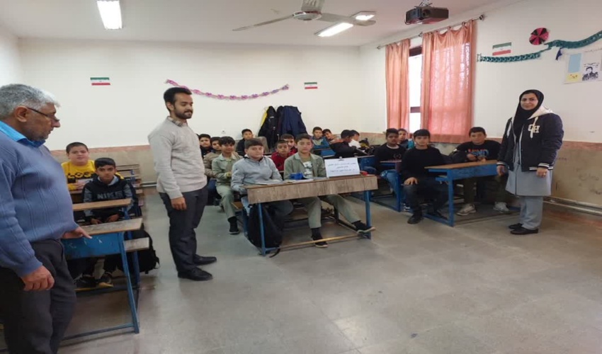 برگزاری دوره آموزشی نحوه کاشت نهال و جوانه دار کردن بذور در مدرسه آزادشهر