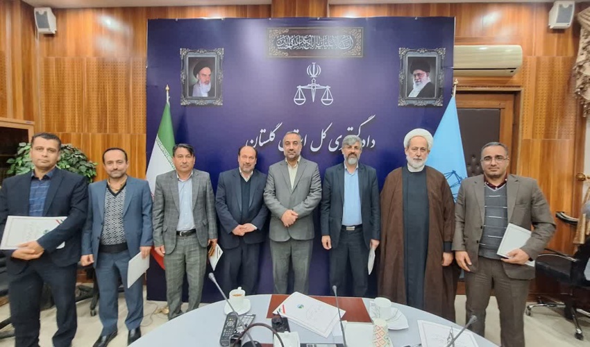 اهدا لوح تقدیر معاون وزیر و رئیس سازمان منابع طبیعی وآبخیزداری کشور به رئیس اداره منابع طبيعی وآبخیزداری گنبد کاووس