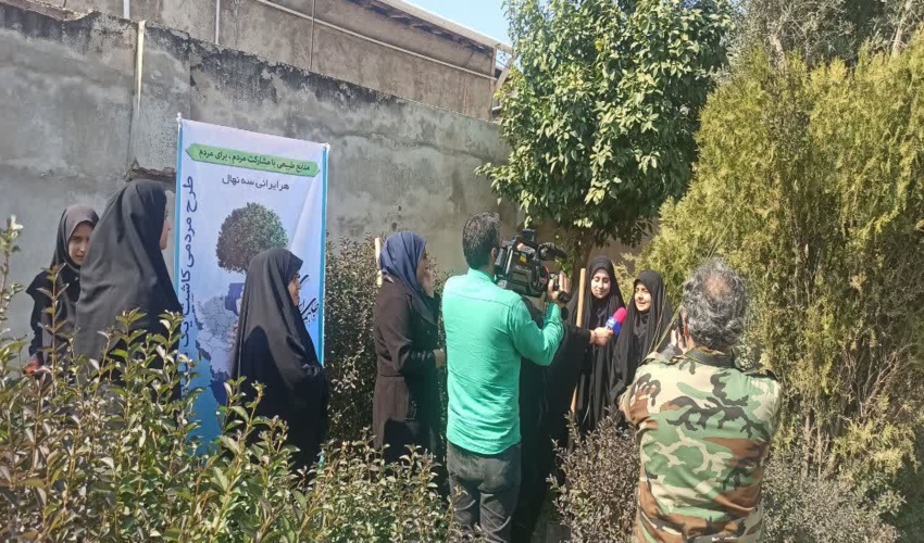 تهیه گزارش خبری از رای اولی ها شهرستان رامیان و توزیع نهال 