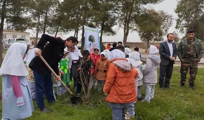 گزارش تصویری برگزاری زنگ سبز و مراسم کاشت نهال در آق قلا 