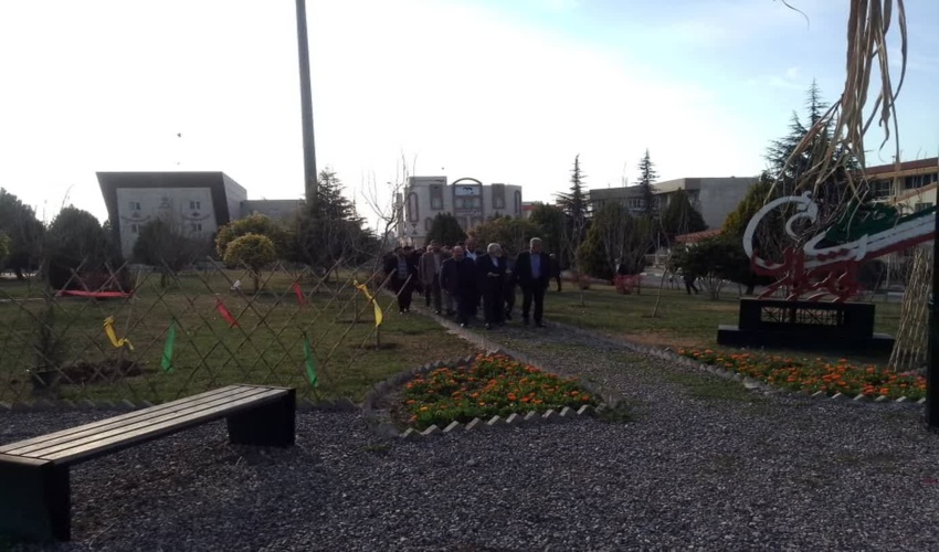 کاشت نهال با حضور استاندار  در محوطه استانداری گلستان