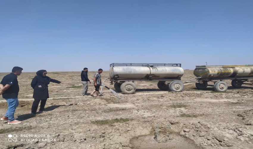 آبیاری بوته کاری های مراتع چات و قربانقلیچ گنبدکاووس در حال انجام است