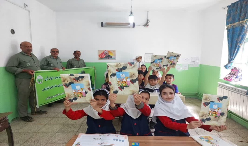 بازدید از نهال های تولید شده در طرح شهید عنایت الله مرادی در مدرسه آیت سرابو