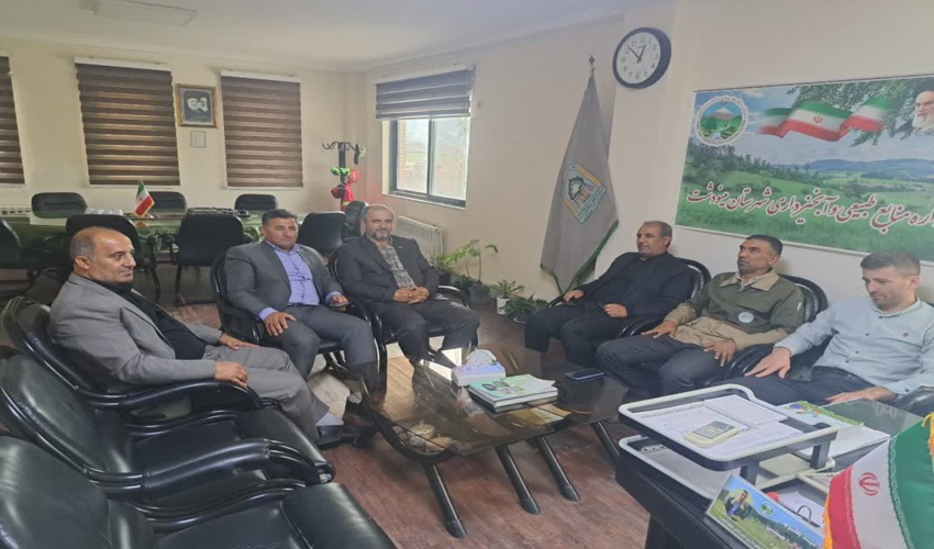 فرماندار مینودشت با حضور در اداره منابع طبیعی روز جنگلبان را تبریک گفت