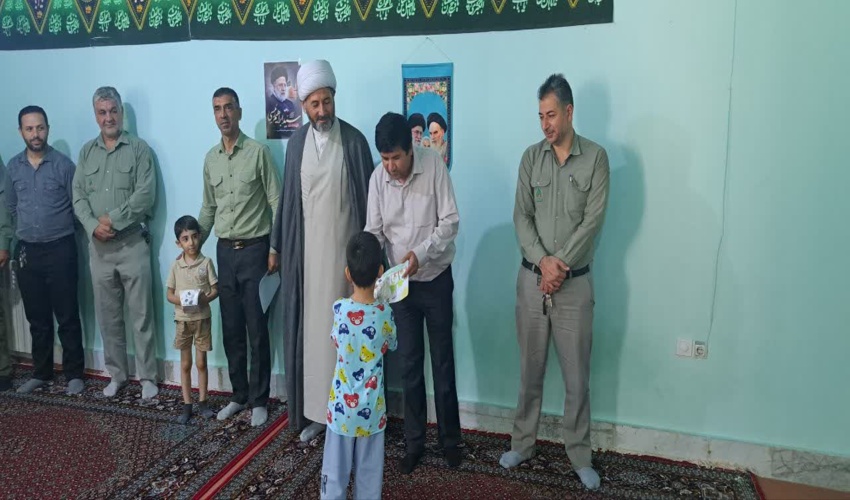 تقدیر از برگزیدگان مسابقه نقاشی به مناسبت هفته دولت