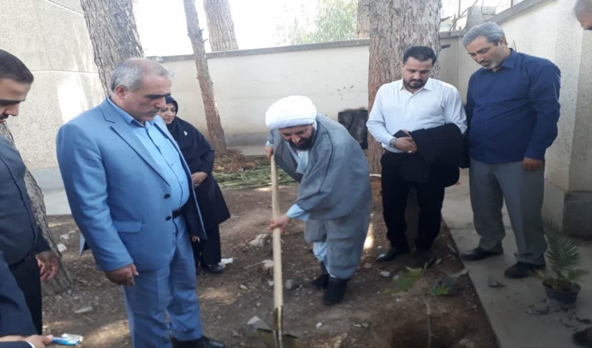 برگزاری پویش نهال مهر در روز بازگشایی مدارس در دبیرستان دخترانه حضرت سکینه گالیکش 