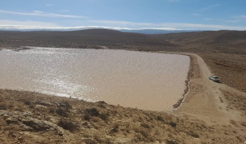 کنترل سیلاب های اتفاق افتاده در پشت سازه های آبخیزداری مراوه‌تپه در پی نزول بارش های اخیر  