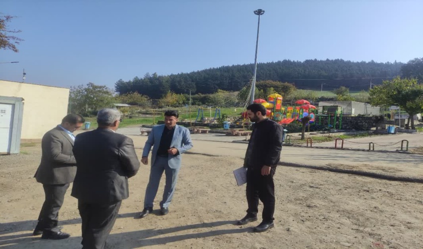 بازدید رییس اداره جنگلکاری از پارک زیتون شهرستان آزادشهر