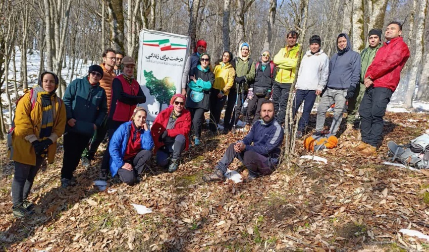 کاشت نهال و پاکسازی طبیعت به مناسبت روز دانشجو