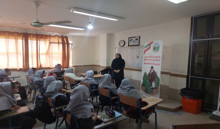 برگزاری دوره آموزشی اهمیت درختکاری و منابع طبیعی در مدرسه راهنمایی گنبدکاووس