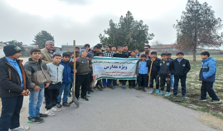 برگزاری دوره آموزشی اهمیت درختکاری و منابع طبیعی در مدرسه راهنمایی شهید گنجی رامیان