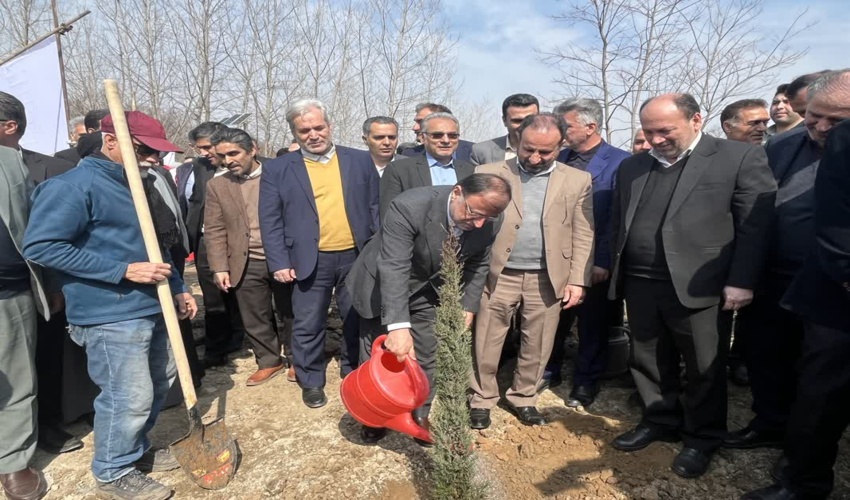 درختکاری و درختداری را در اولیت کار منابع طبیعی قرار گیرد.