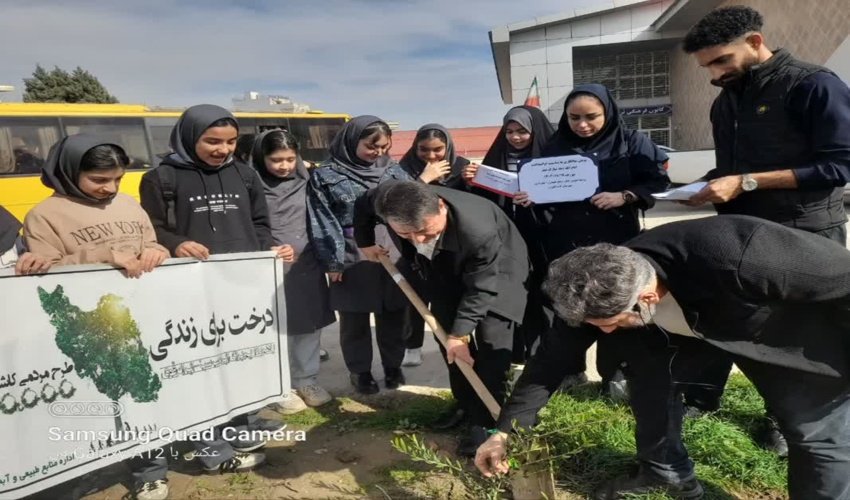 پویش نهالکاری  به مناسبت ایام‌الله دهه مبارک فجر در کانون پرورش و فکری شهید رجایی